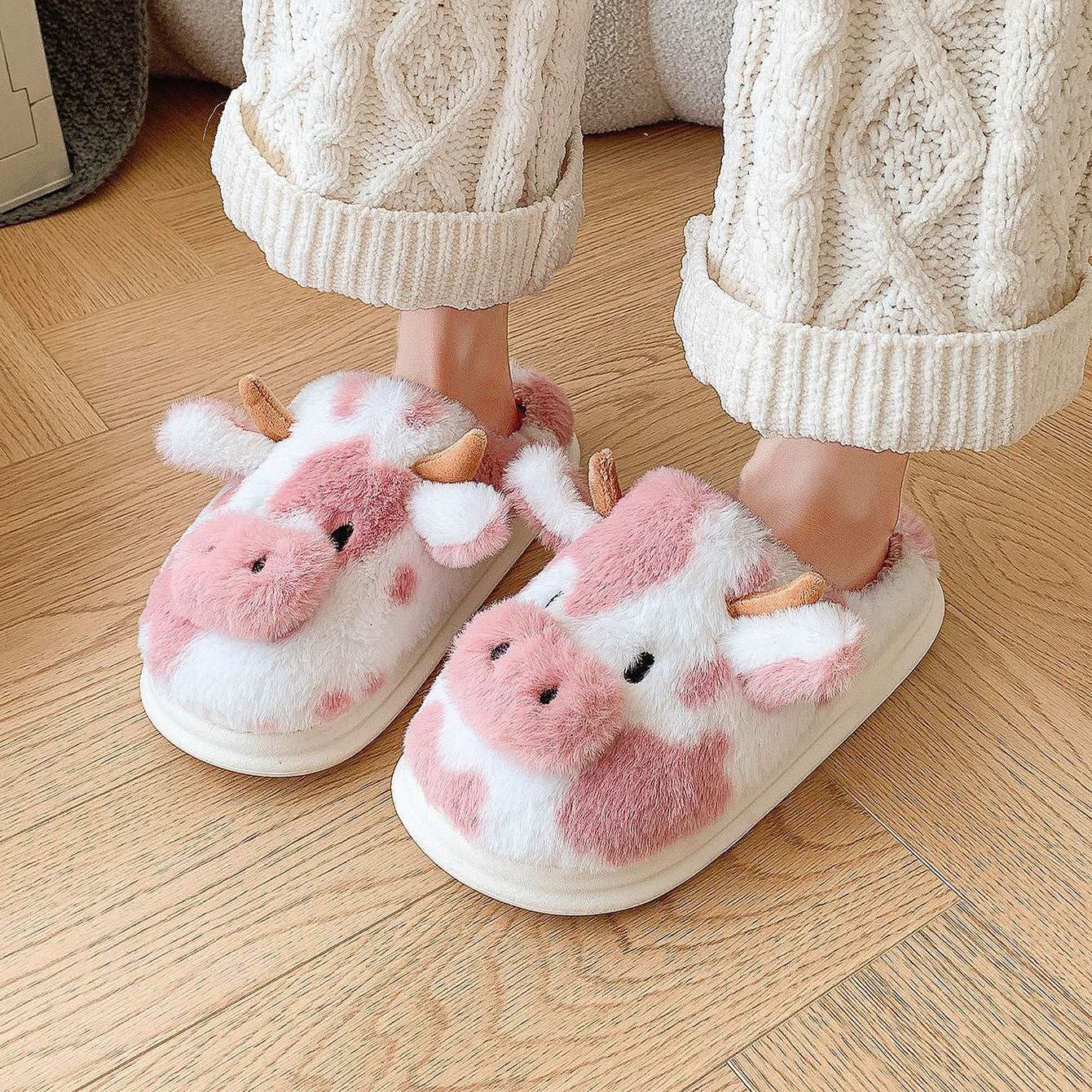 Cute Cartoon Cow Plush Slippers ™ | Warm &amp; Fuzzy Winter Comfort for Couples